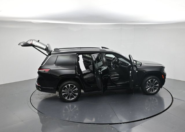 Used 2021 Jeep Grand Cherokee L Overland w/ Luxury Tech Group IV AWD/4WD image 50