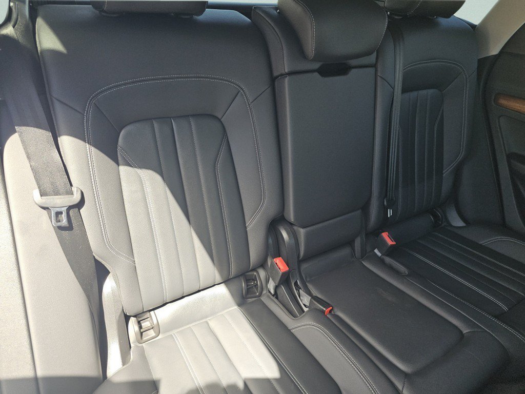 Used 2023 Audi Q5 2.0T Premium w/ Convenience Package AWD/4WD image 27