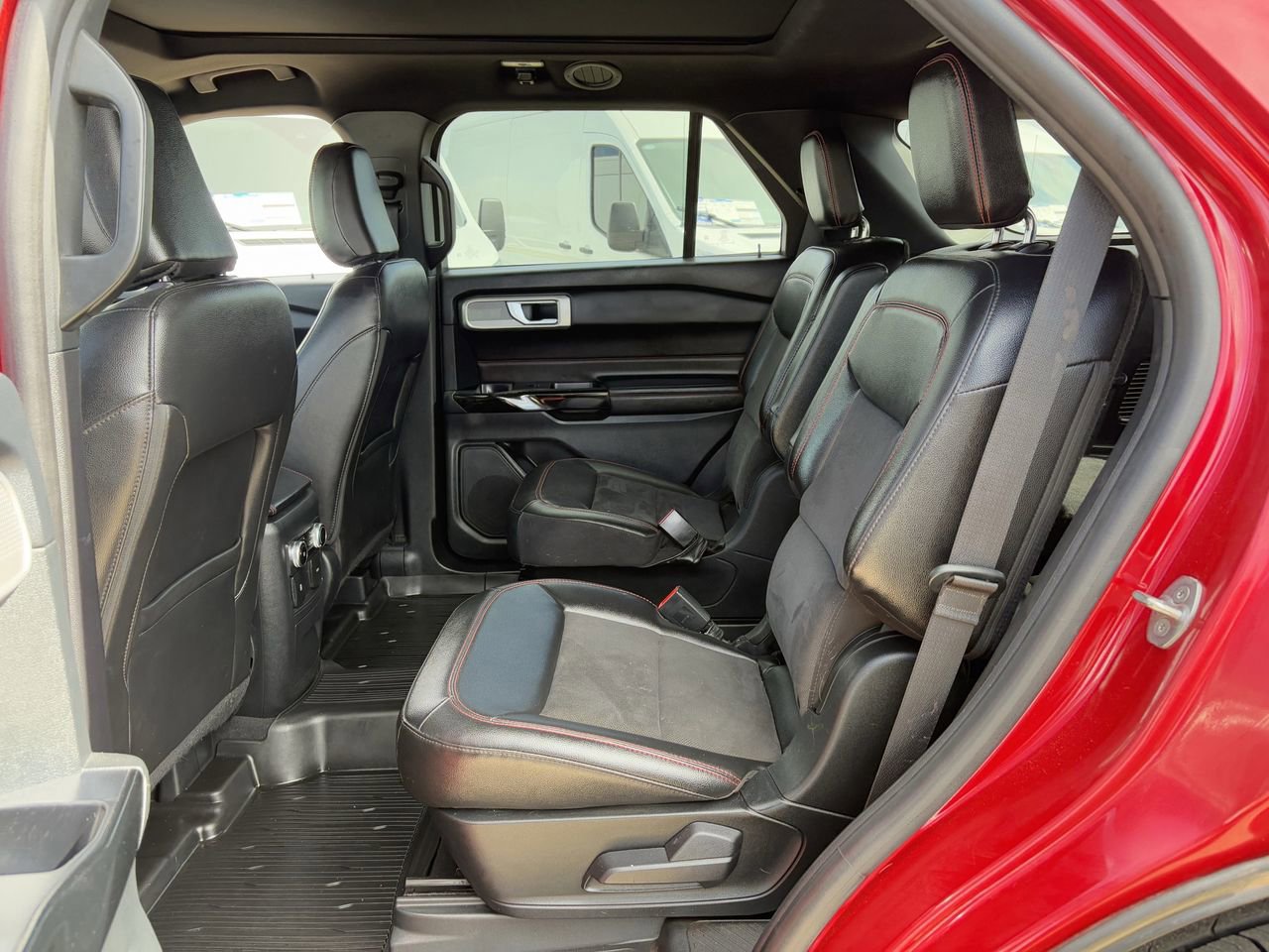 Certified 2022 Ford Explorer ST-Line w/ Class IV Trailer Tow Package image 28