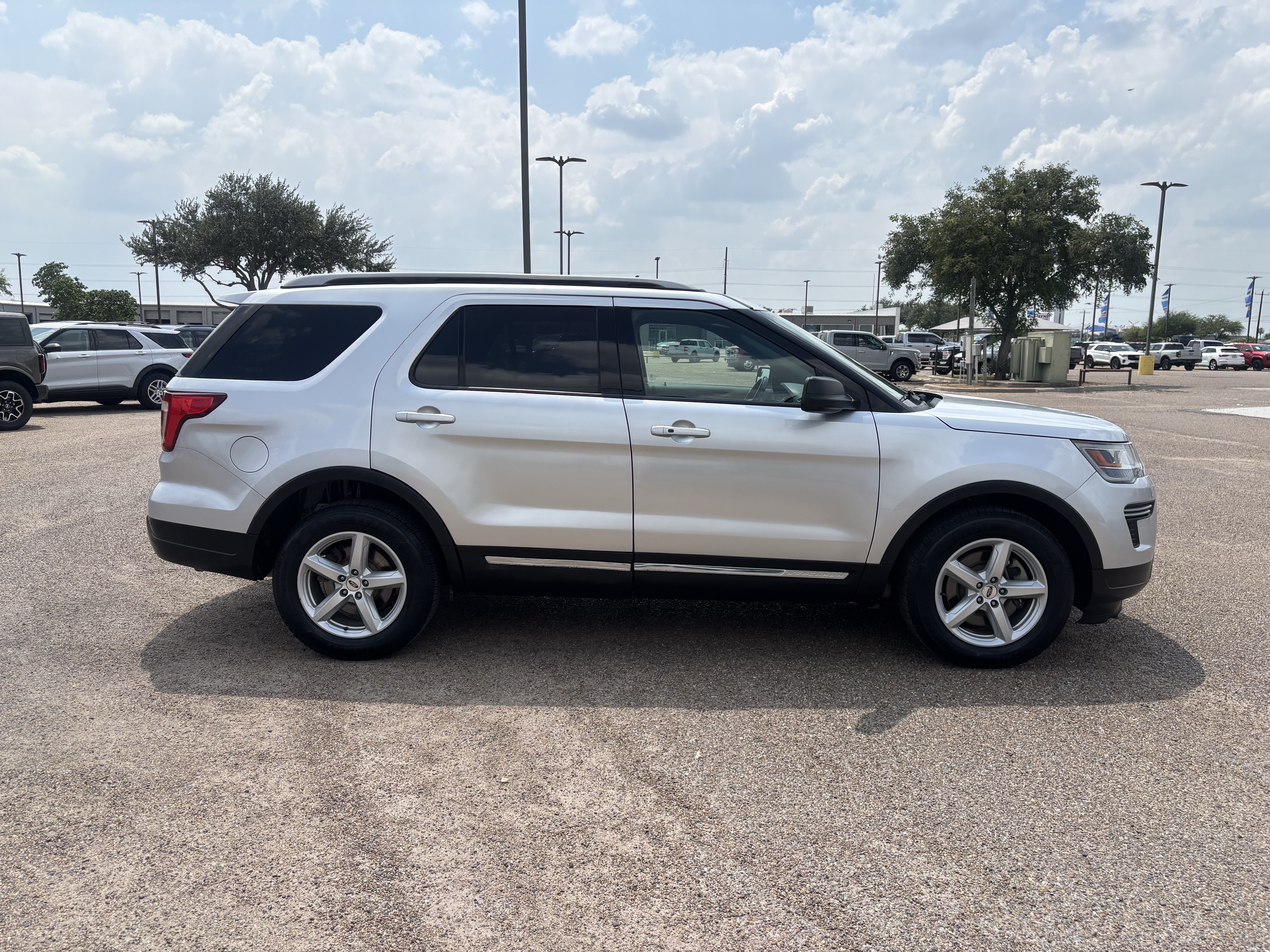 Certified 2019 Ford Explorer XLT FWD image 4