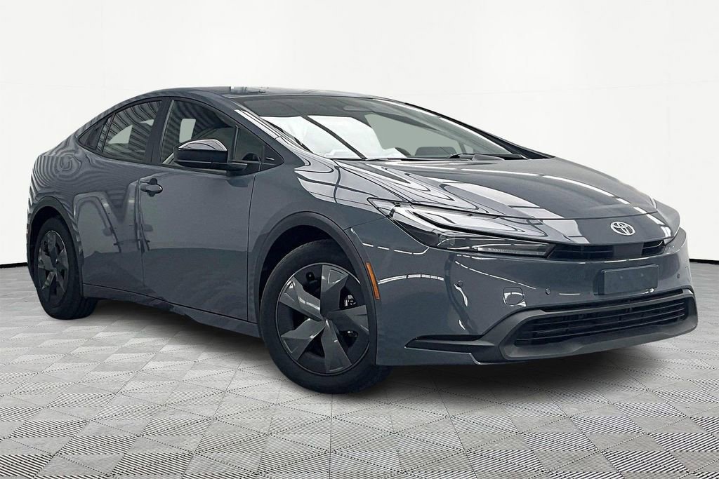 Used 2025 Toyota Prius LE FWD image 5
