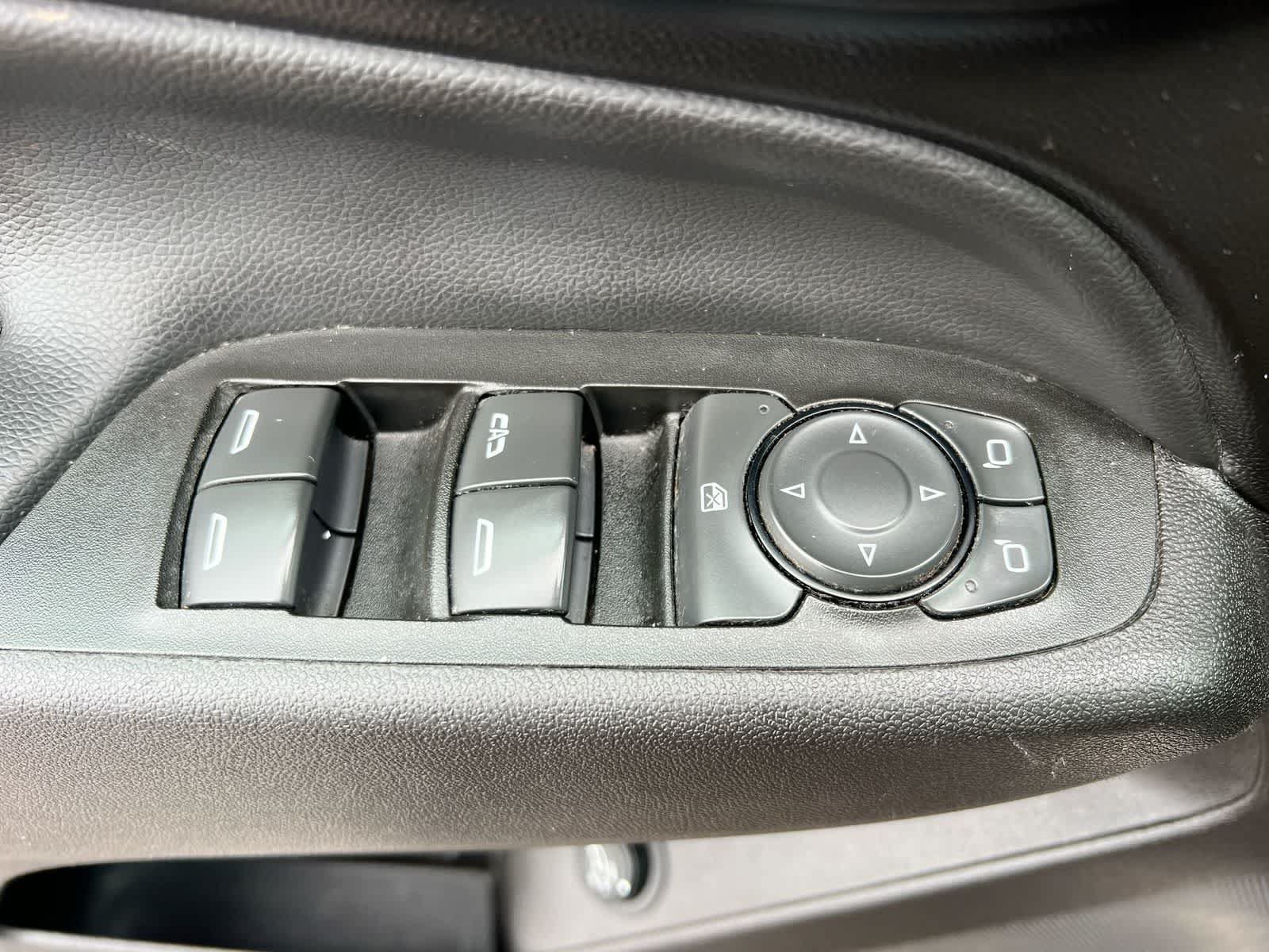 Used 2018 Chevrolet Equinox LT FWD image 17