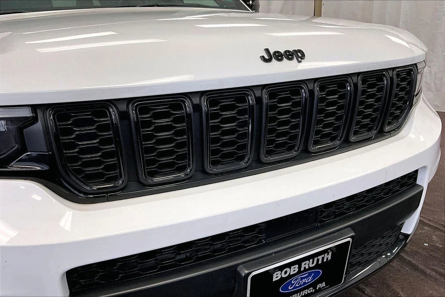 Used 2023 Jeep Grand Cherokee L Laredo image 30