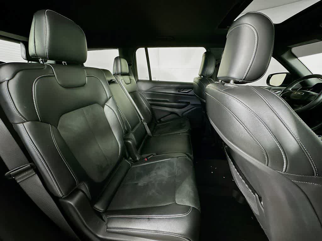 Used 2024 Jeep Grand Cherokee L Altitude RWD image 32