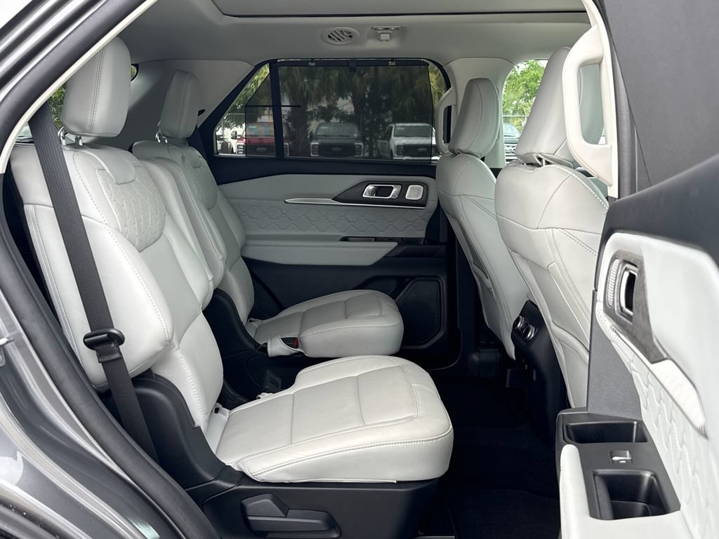 Certified 2025 Ford Explorer Platinum w/ Ultimate Package AWD/4WD image 29