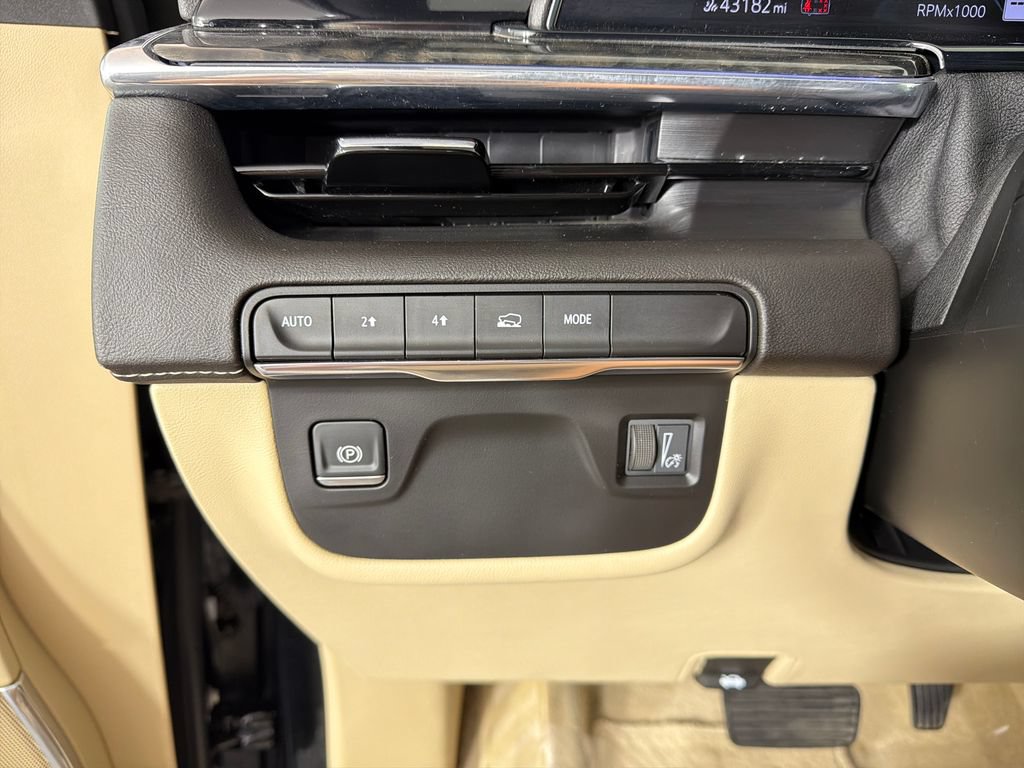 Used 2024 Cadillac Escalade Premium Luxury AWD/4WD image 16