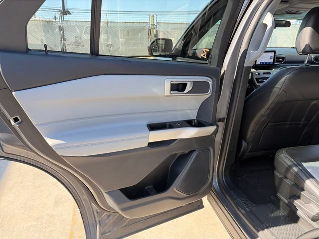 Certified 2023 Ford Explorer XLT w/ Equipment Group 202A RWD image 9