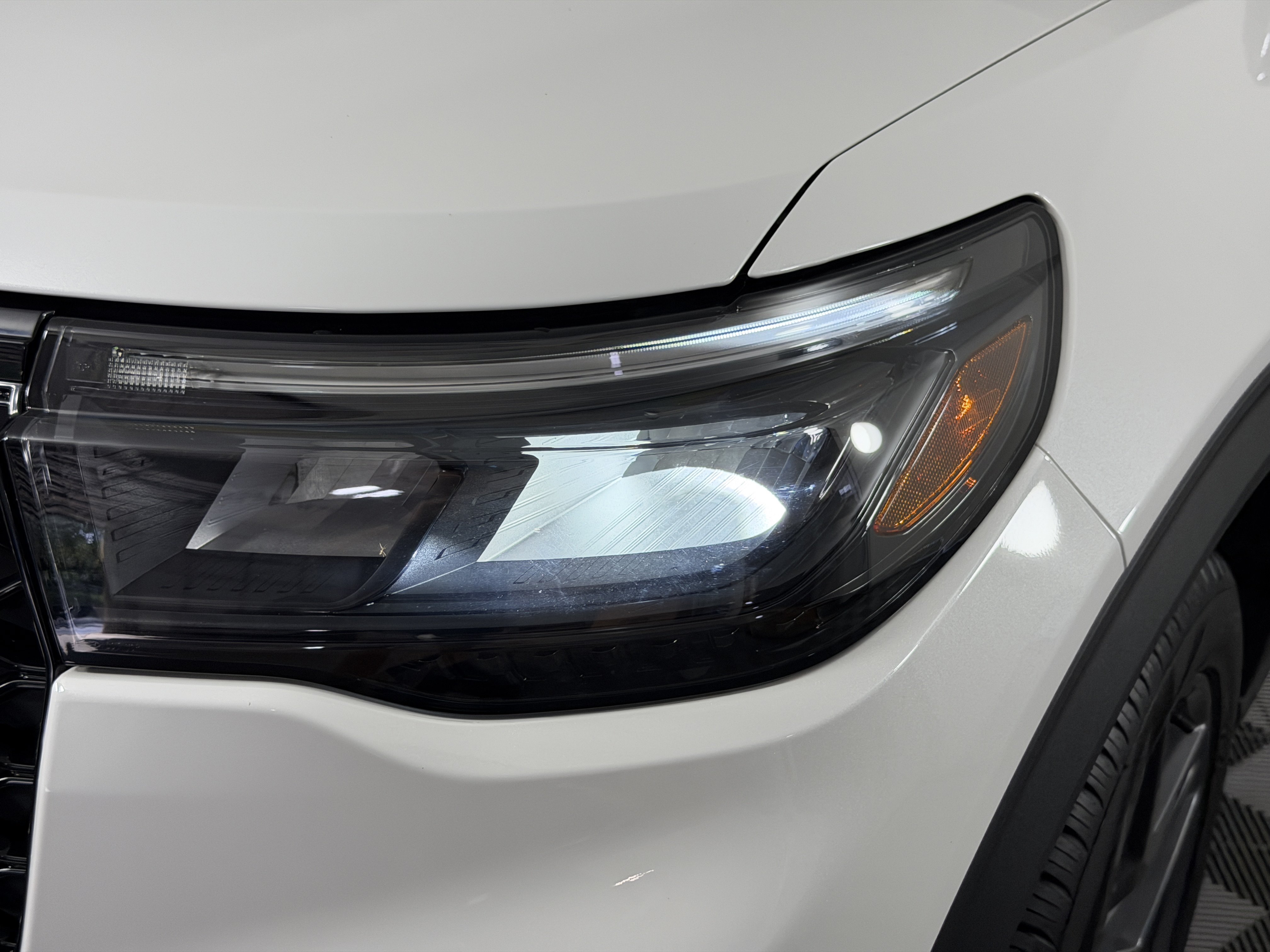 Certified 2025 Ford Explorer ST-Line w/ Premium Package RWD image 9