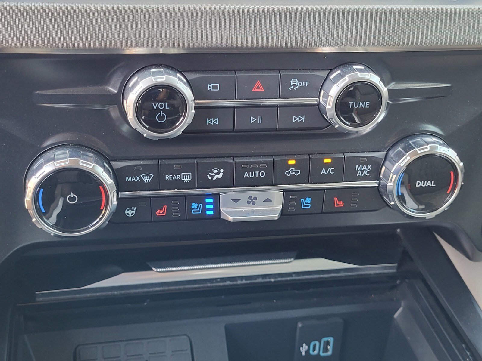 Certified 2026 Ford F350 Platinum w/ Platinum Plus Package image 25