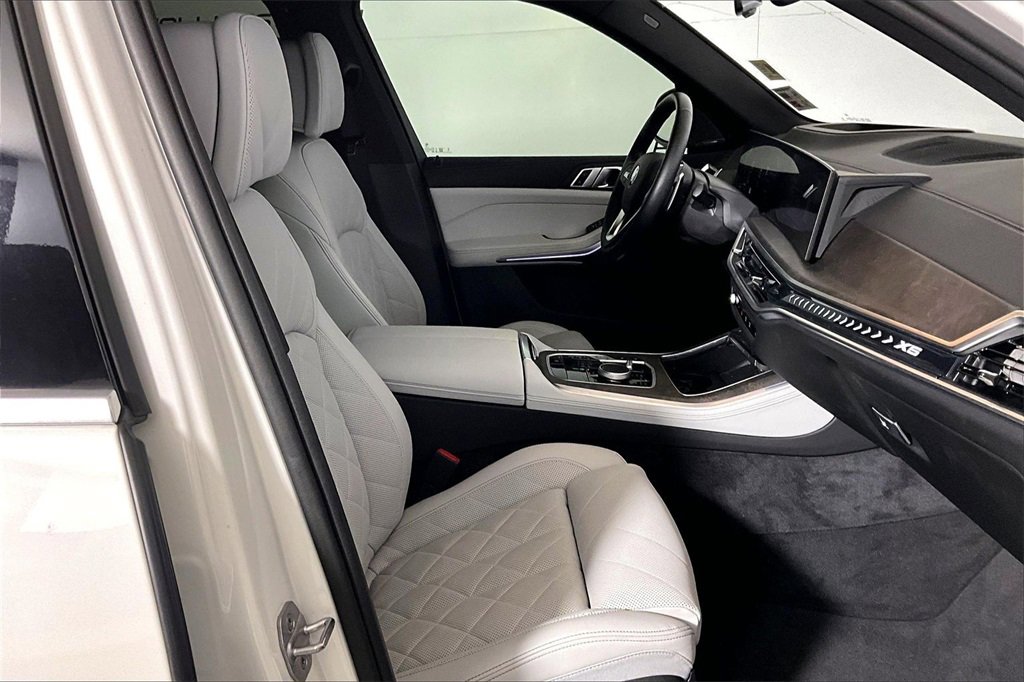 Used 2025 BMW X5 sDrive40i w/ Climate Comfort Package image 6
