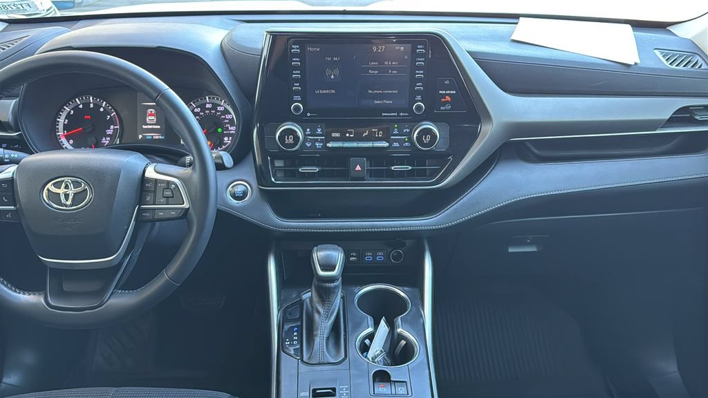 Used 2022 Toyota Highlander LE FWD image 9