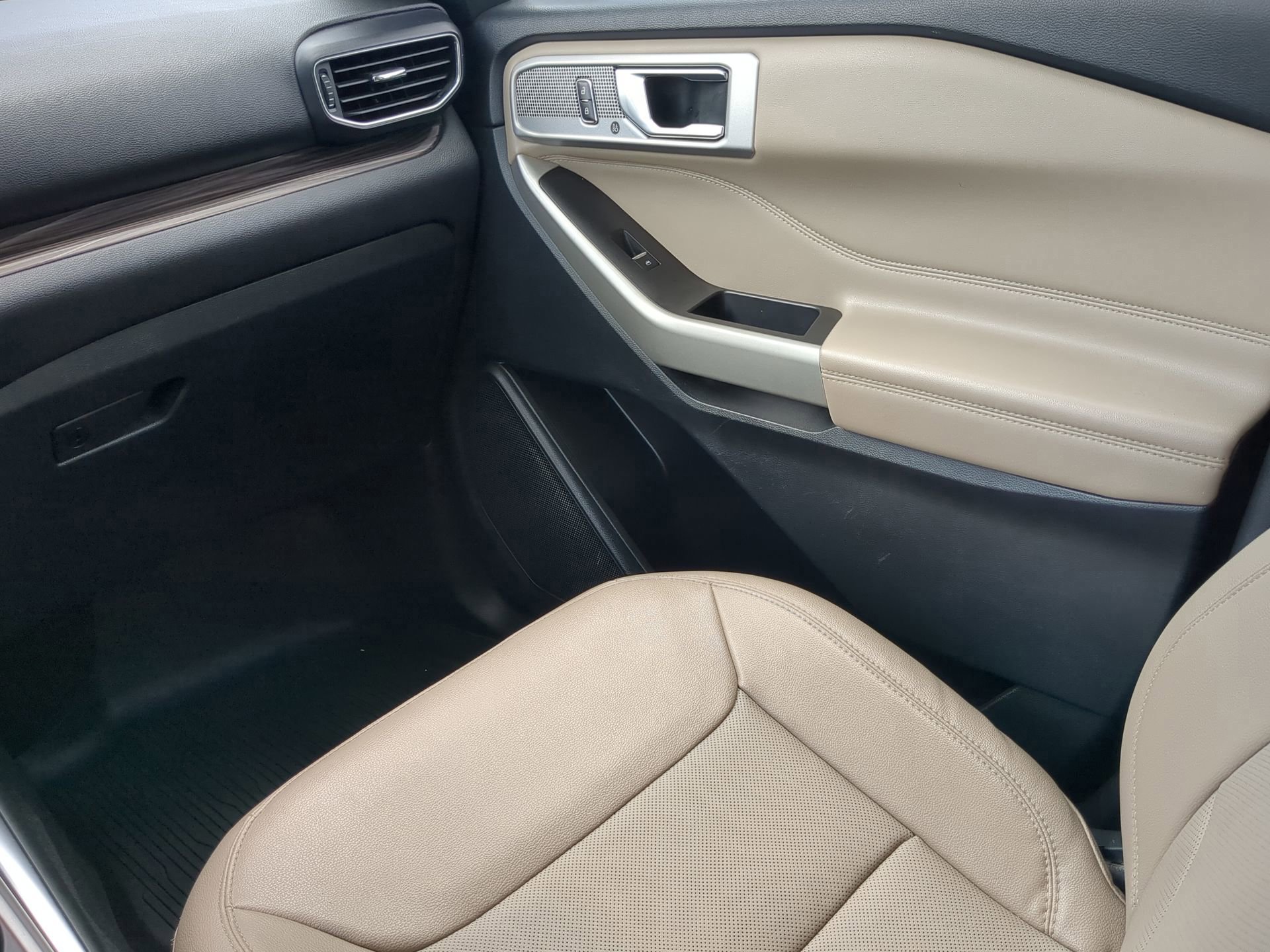 Certified 2021 Ford Explorer Limited w/ Equipment Group 301A image 45