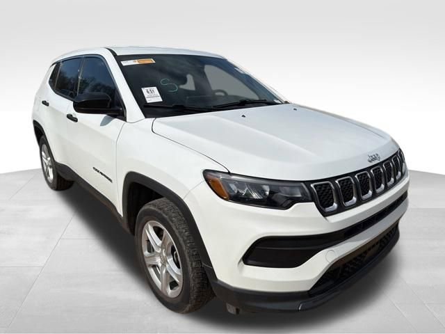 Used 2023 Jeep Compass Sport image 4
