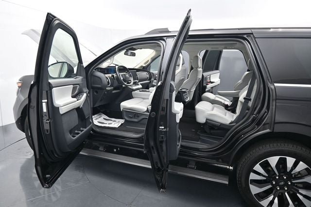 Certified 2025 Ford Expedition Platinum w/ Driver's Package AWD/4WD image 15