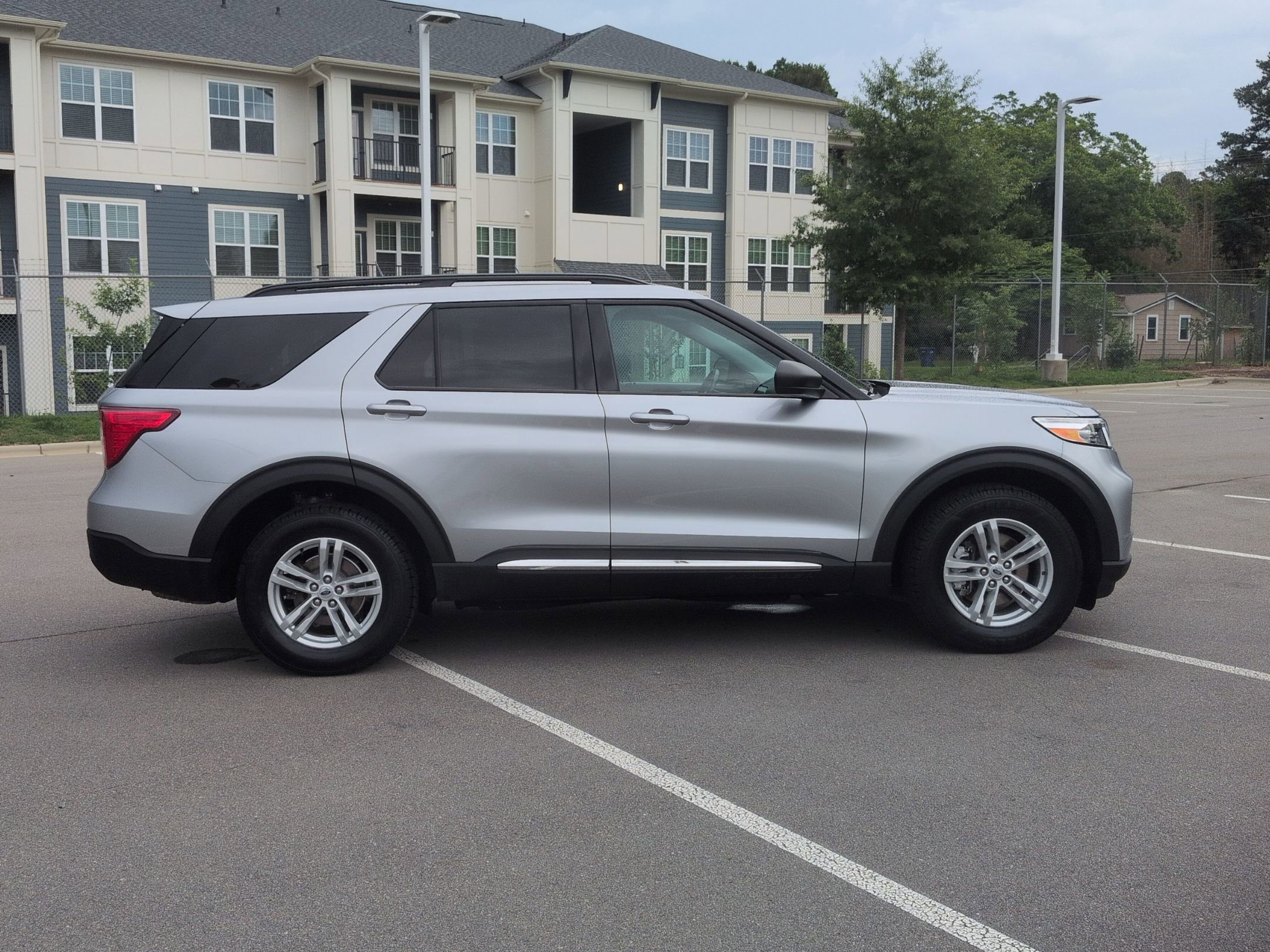 Certified 2024 Ford Explorer XLT AWD/4WD image 3