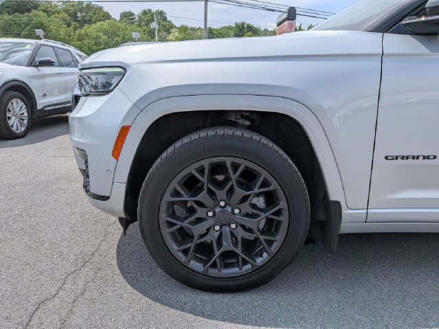 Used 2025 Jeep Grand Cherokee L Summit AWD/4WD image 25