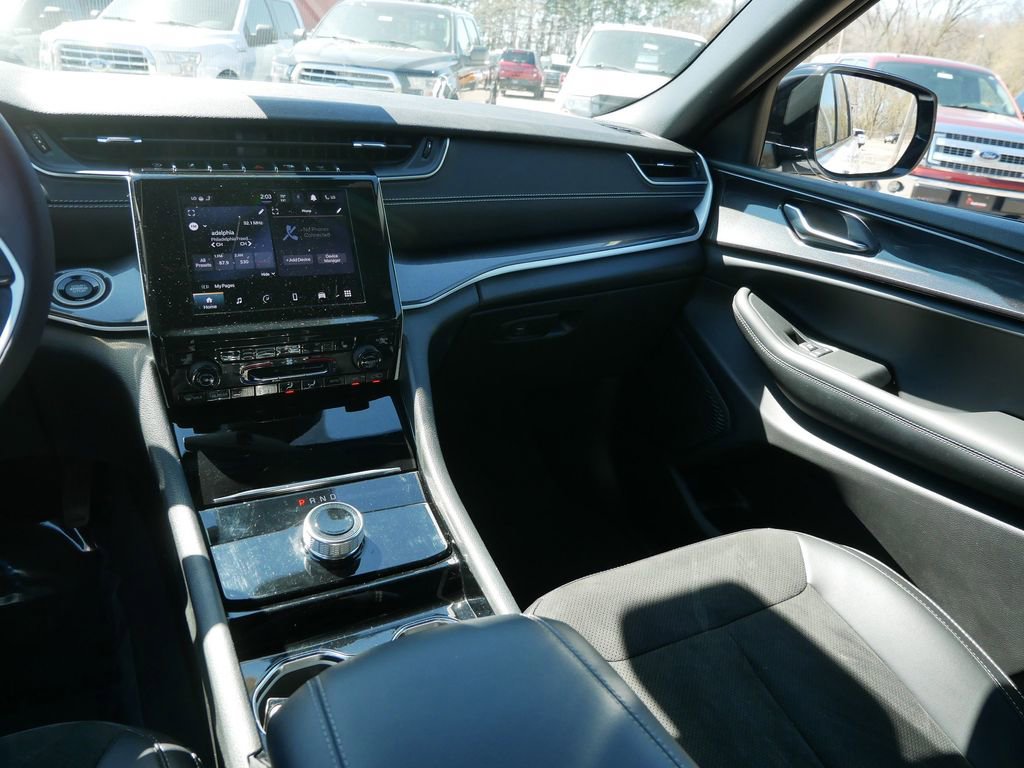 Used 2023 Jeep Grand Cherokee Altitude image 13