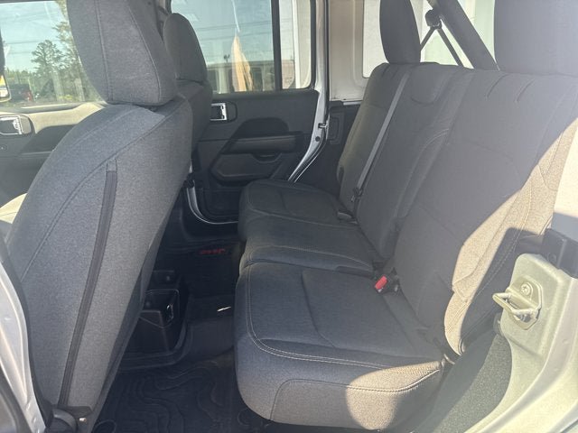 Used 2024 Jeep Wrangler Unlimited Sahara AWD/4WD image 12