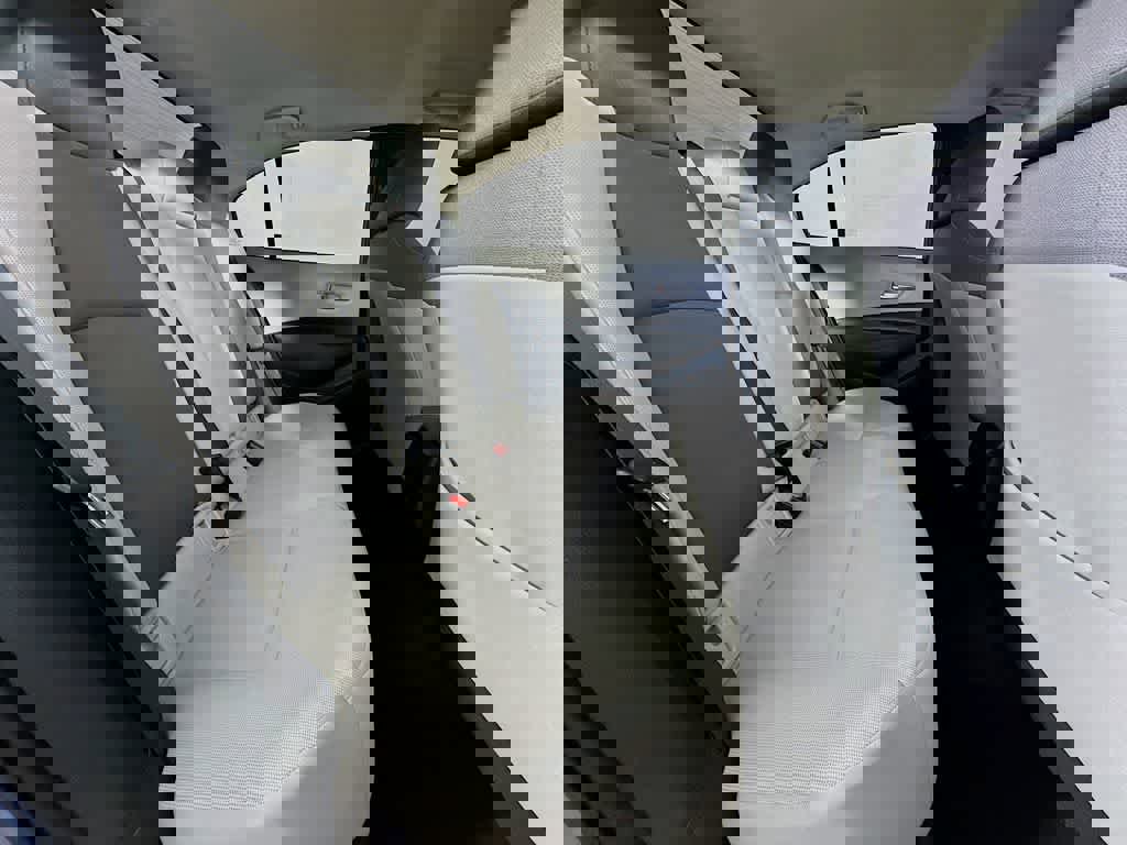 Used 2021 Toyota Corolla LE image 29