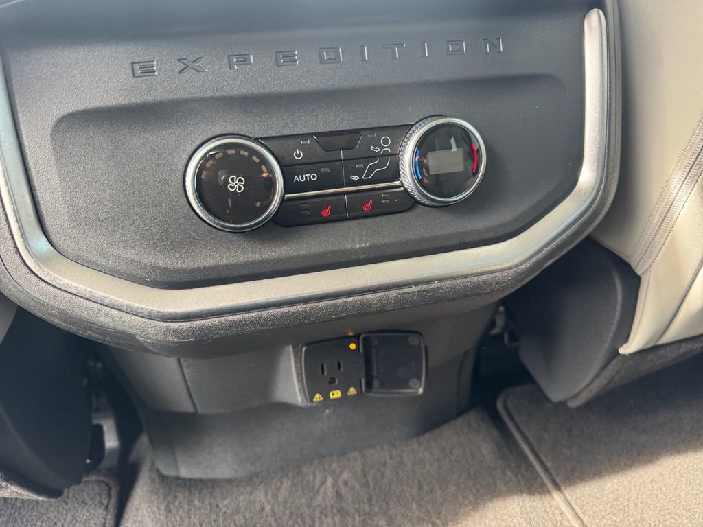 Certified 2025 Ford Expedition Platinum image 23