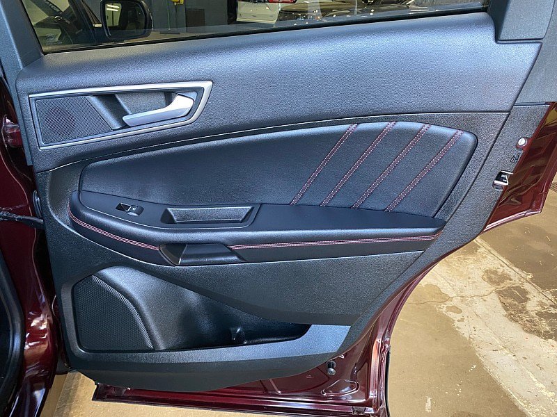 Certified 2022 Ford Edge ST-Line w/ Class II Trailer Tow Package AWD/4WD image 38