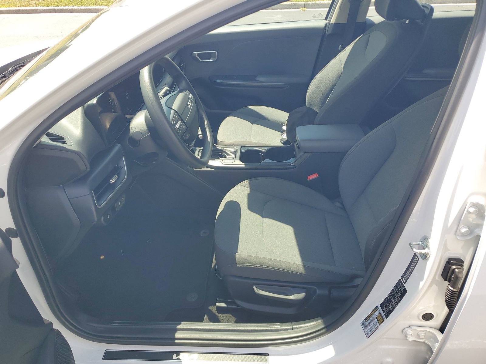 Used 2025 Kia K4 FWD image 16