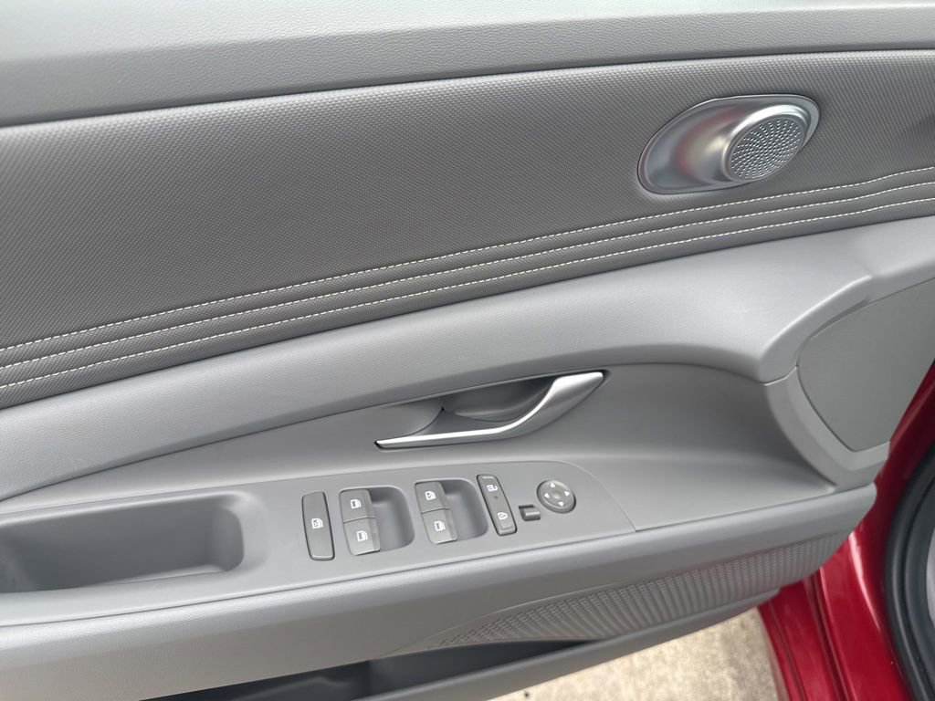 Used 2025 Hyundai Elantra Sport image 21
