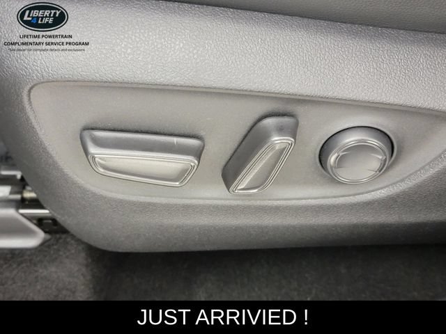 Used 2025 Toyota Highlander XLE AWD/4WD image 14