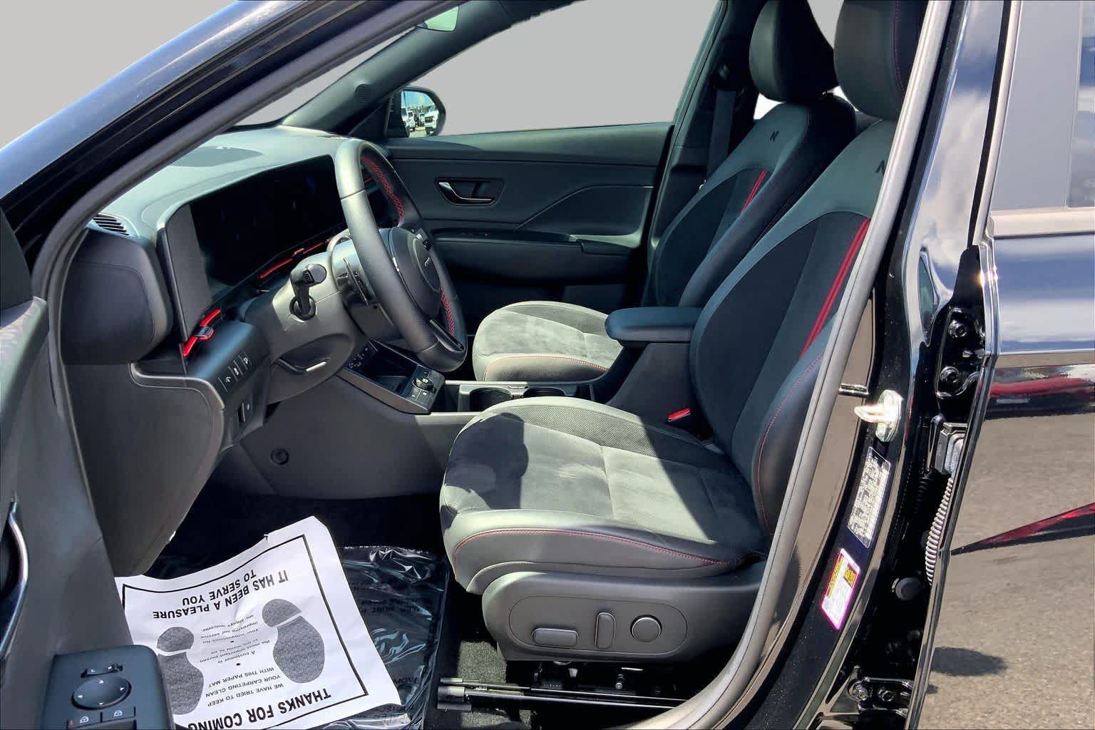 Used 2025 Kia Sportage LX FWD image 8