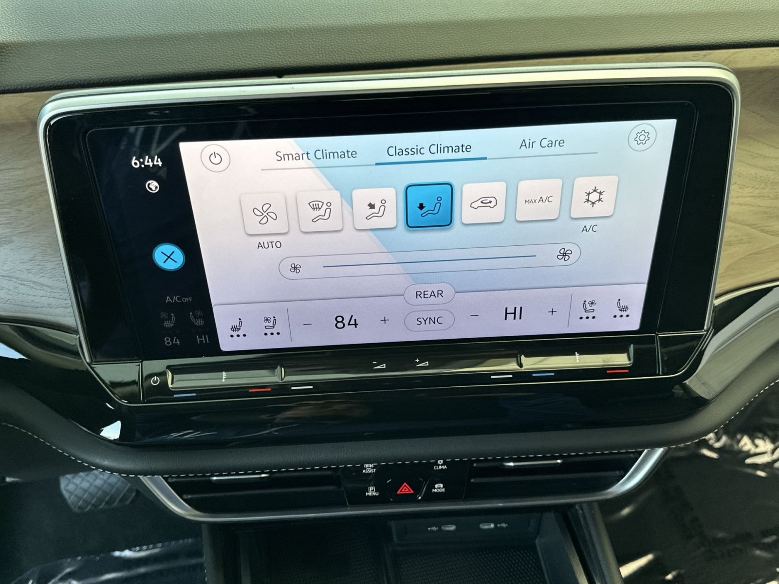 Used 2024 Volkswagen Atlas SE FWD image 28