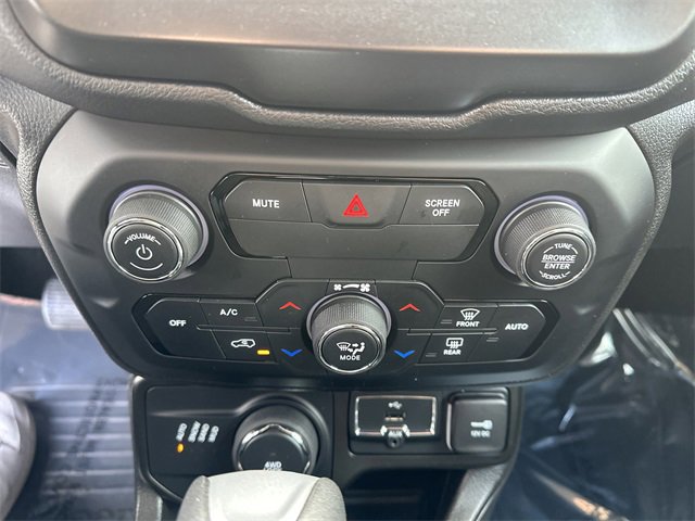 Used 2020 Jeep Renegade Latitude image 24