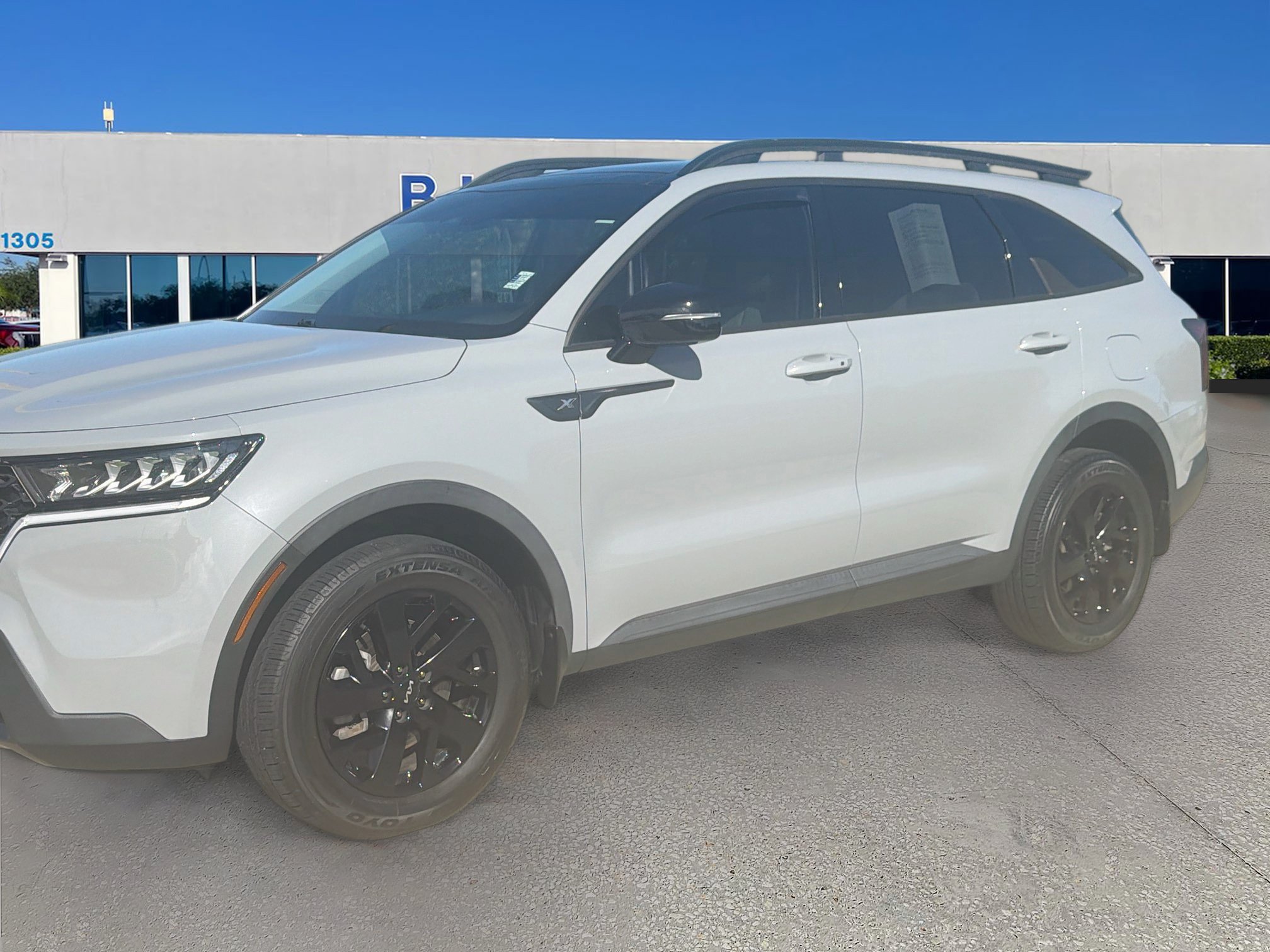 Used 2023 Kia Sorento S w/ Panoramic Sunroof Package AWD/4WD image 2