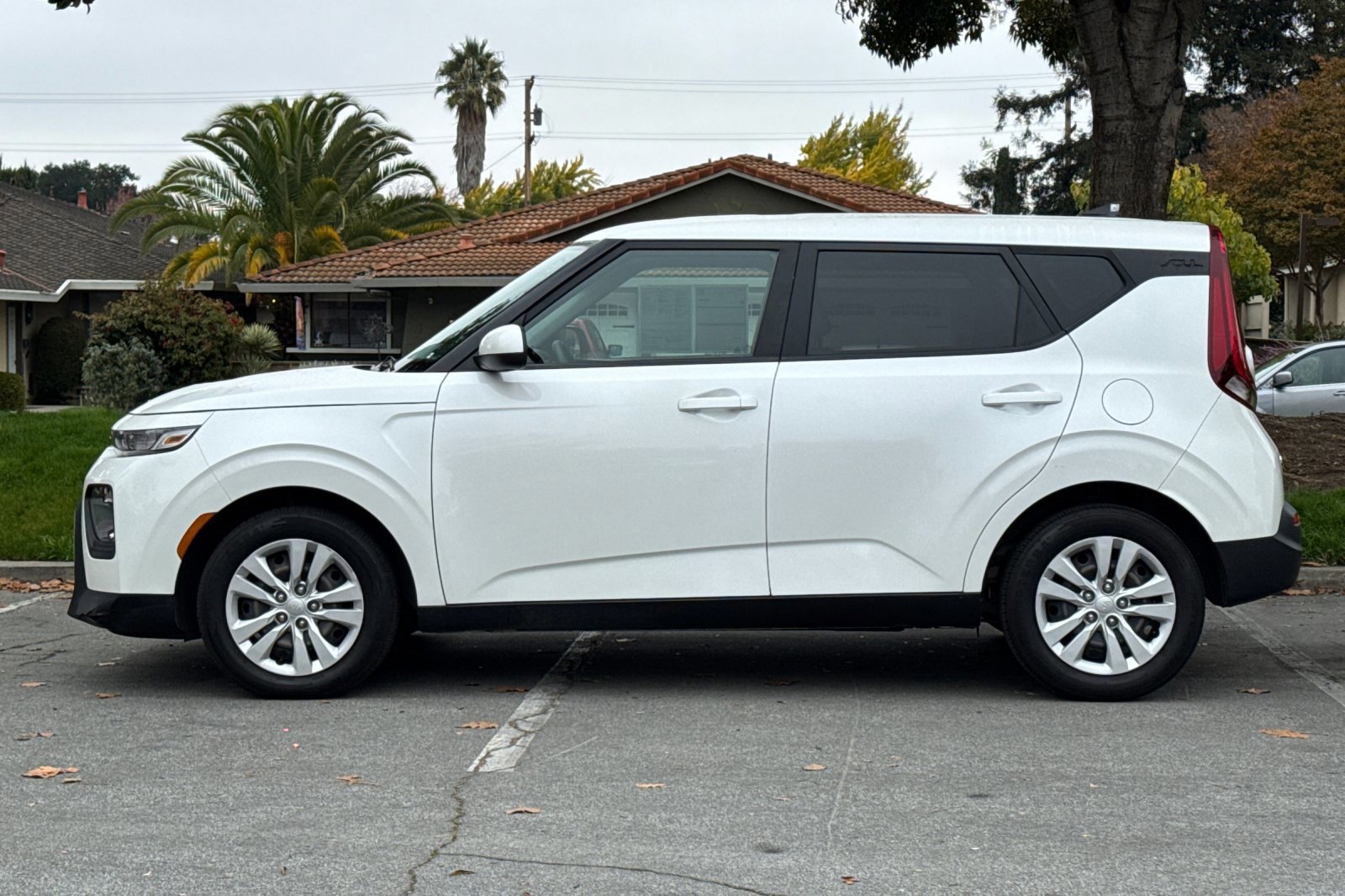 Used 2021 Kia Soul LX image 2
