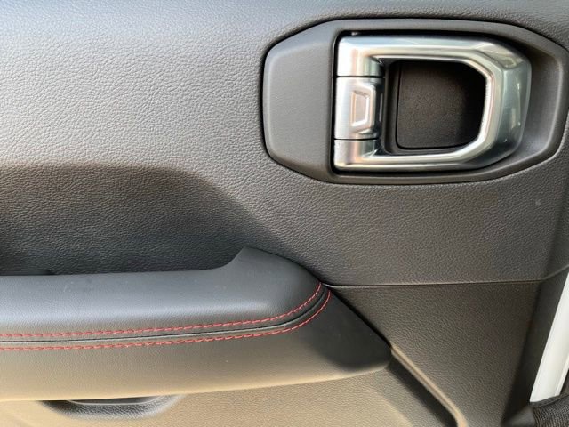 Used 2025 Jeep Gladiator Rubicon w/ Convenience Group image 16