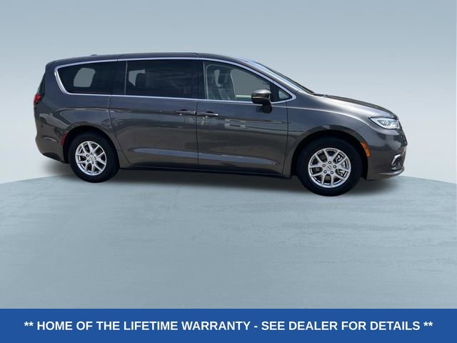 Used 2023 Chrysler Pacifica Touring-L FWD video 2
