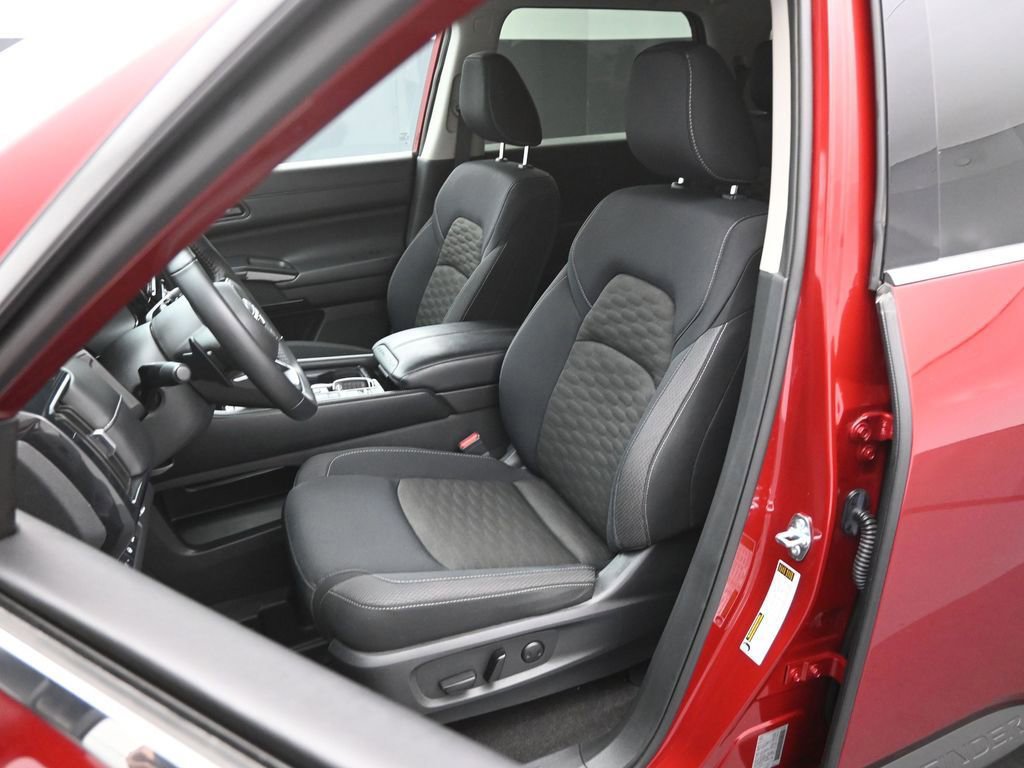 Used 2023 Nissan Pathfinder SV w/ SV Premium Package image 36