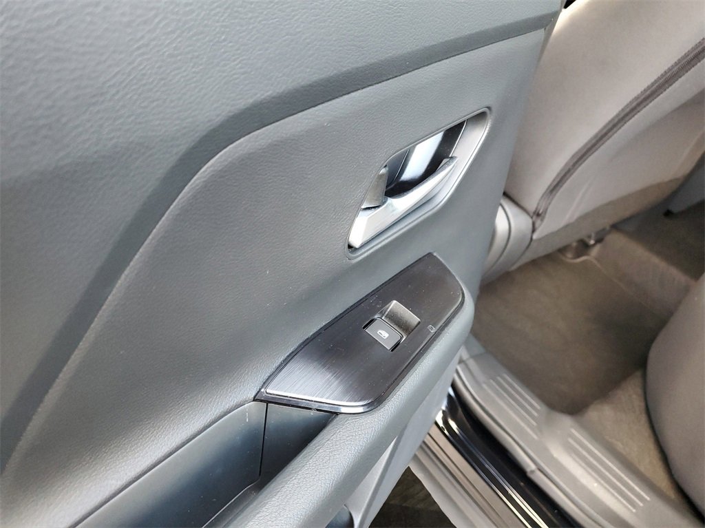 Used 2025 Nissan Kicks SV image 8