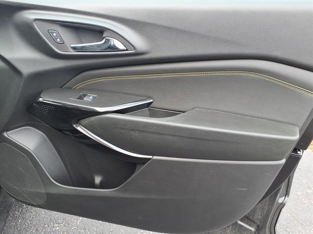 Used 2024 Chevrolet Trax ACTIV w/ Sunroof Package image 9