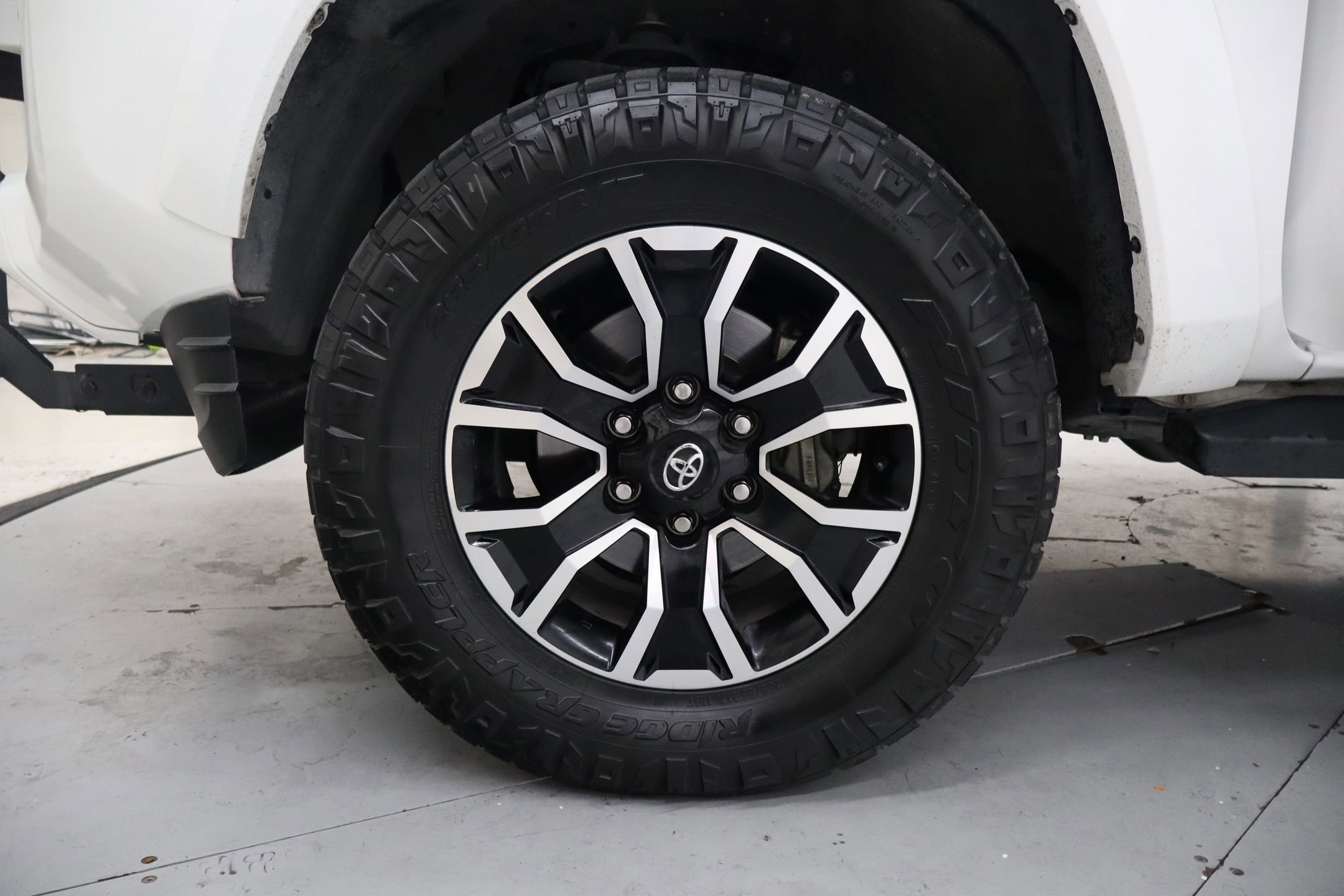 Used 2022 Toyota Tacoma TRD Sport w/ Technology Package image 18