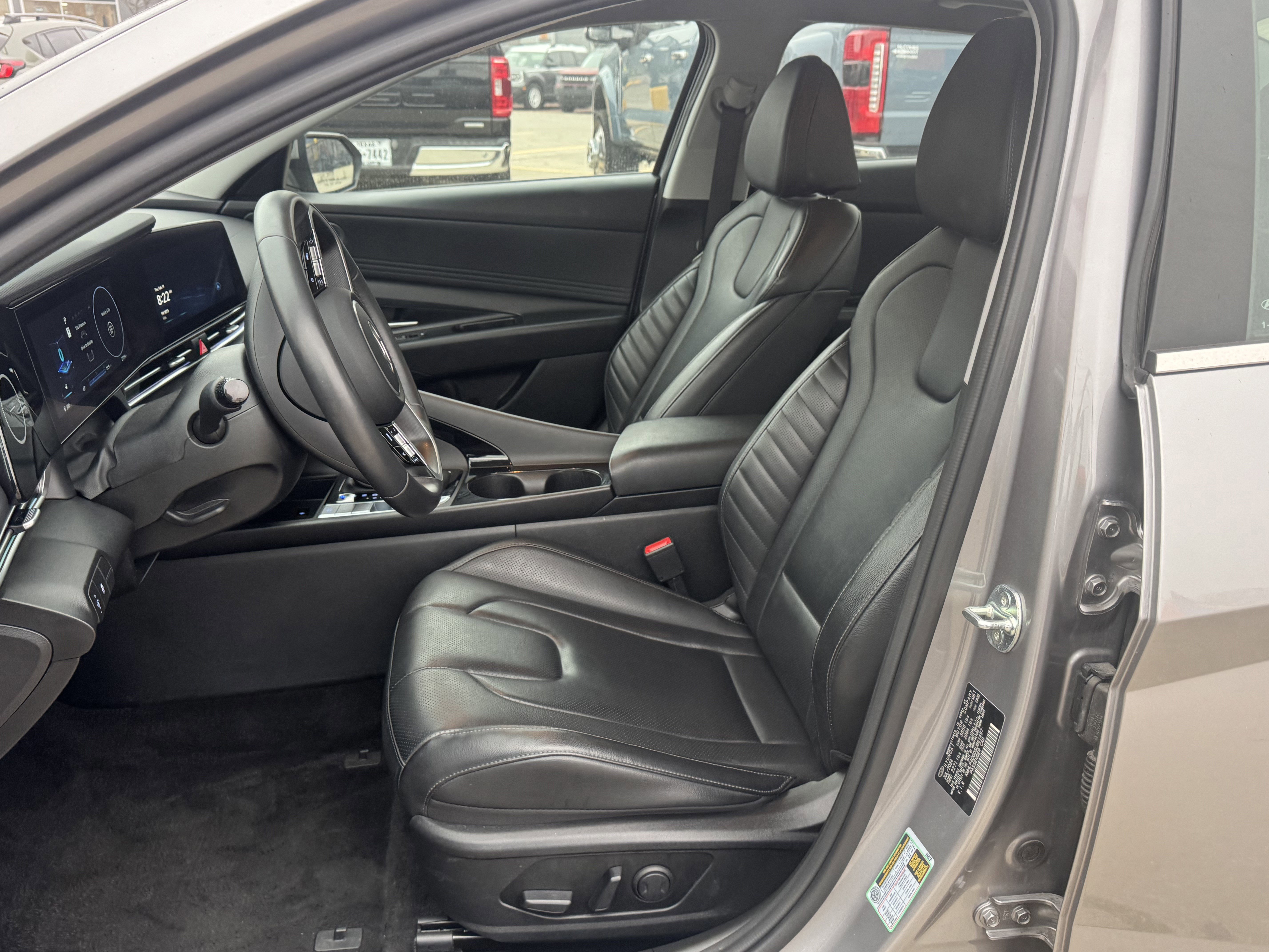 Used 2025 Hyundai Elantra Limited image 12