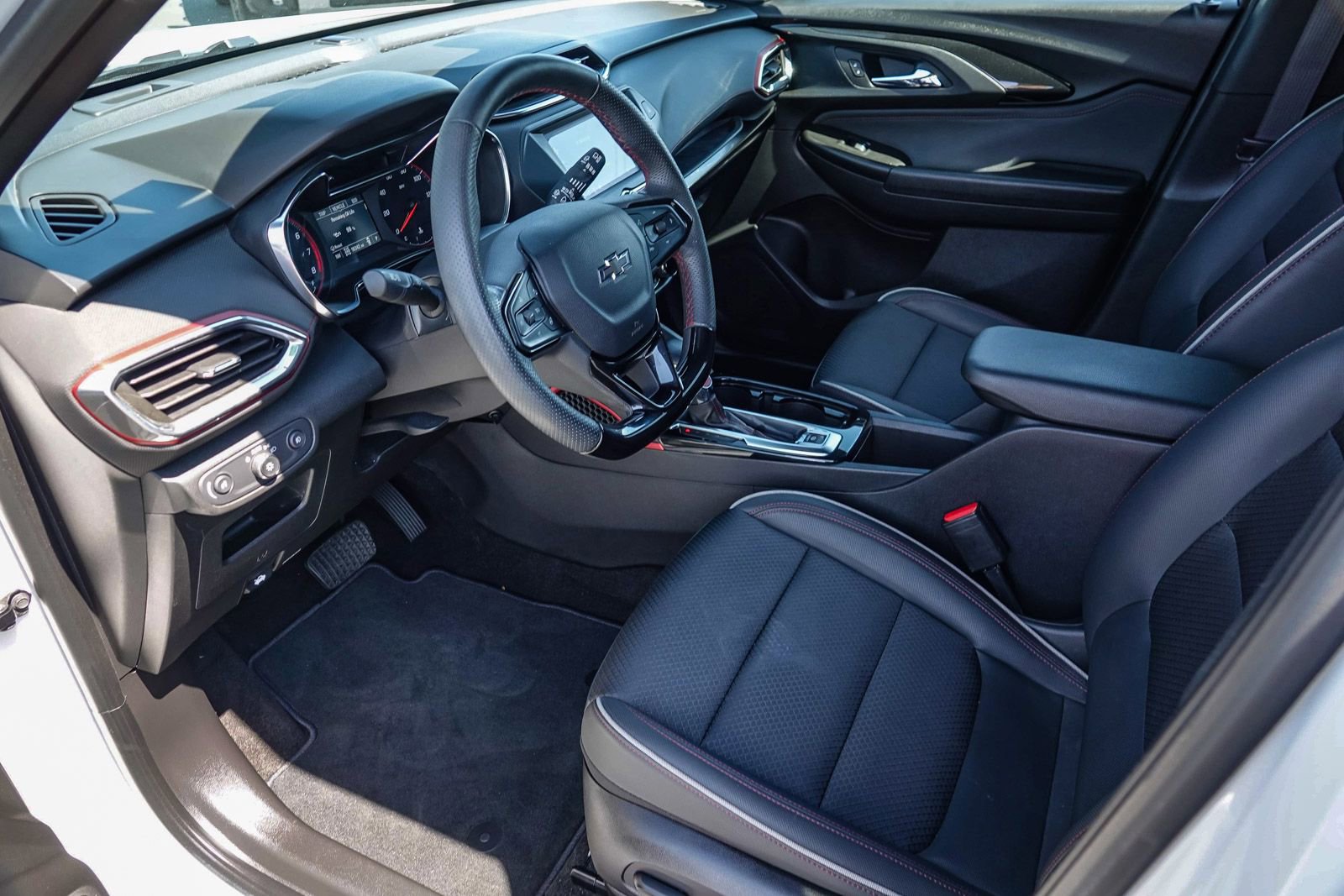 Used 2022 Chevrolet TrailBlazer RS AWD/4WD image 16