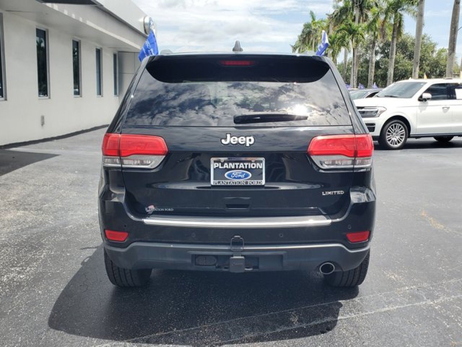 Used 2018 Jeep Grand Cherokee Limited w/ Trailer Tow Group IV RWD image 6