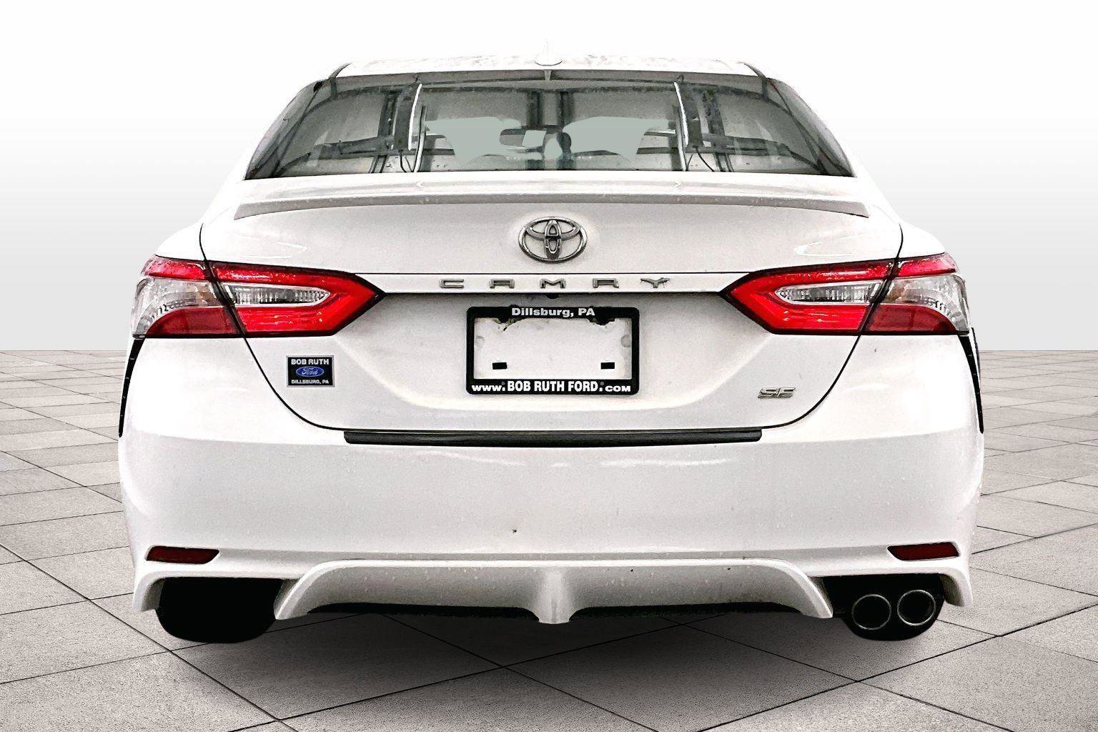 Used 2019 Toyota Camry SE image 2