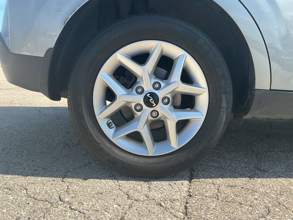 Used 2023 Kia Soul S FWD image 9