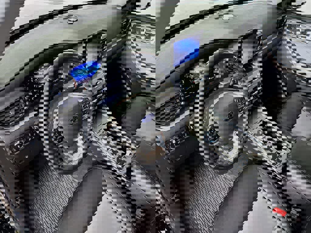 Certified 2022 Ford Explorer XLT w/ Equipment Group 202A image 9