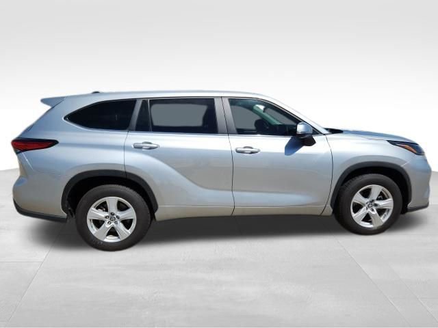 Used 2023 Toyota Highlander L image 6