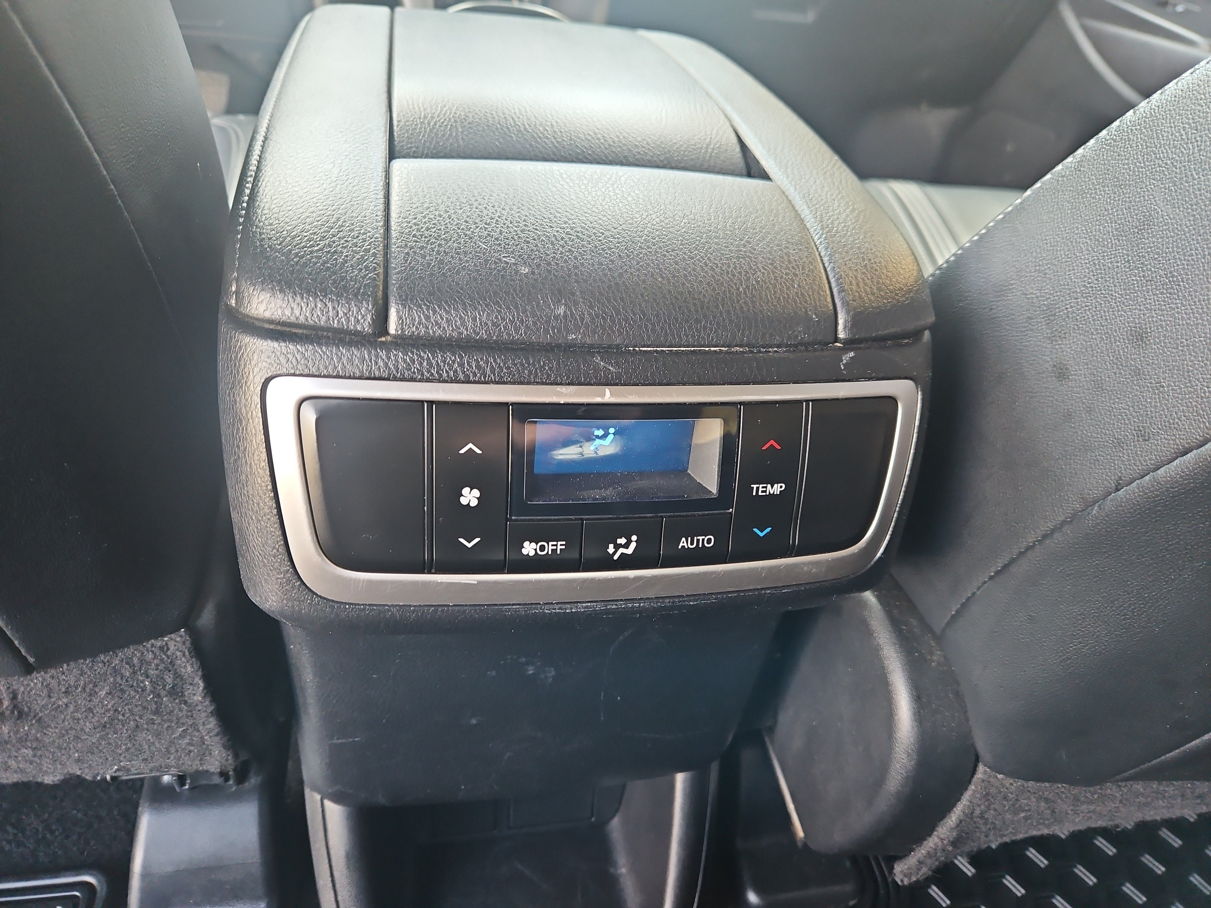 Used 2018 Toyota Highlander SE AWD/4WD image 10