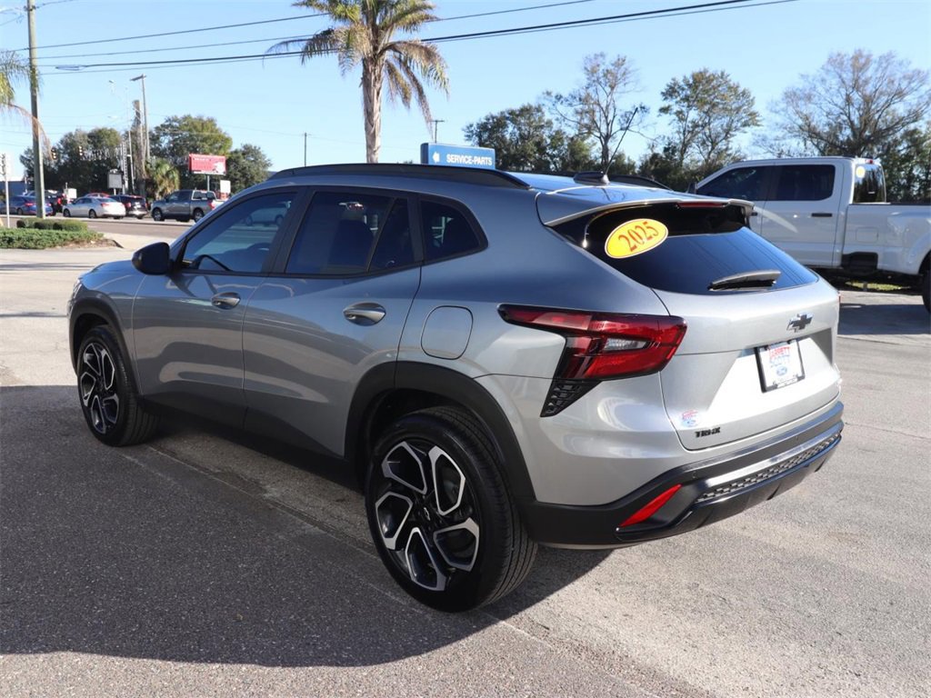 Used 2025 Chevrolet Trax RS w/ Driver Confidence Package image 3
