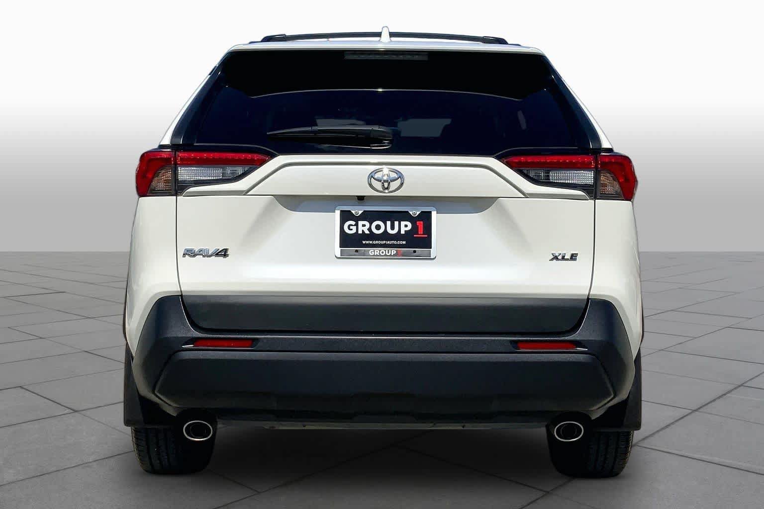 Used 2022 Toyota RAV4 XLE Premium FWD image 5