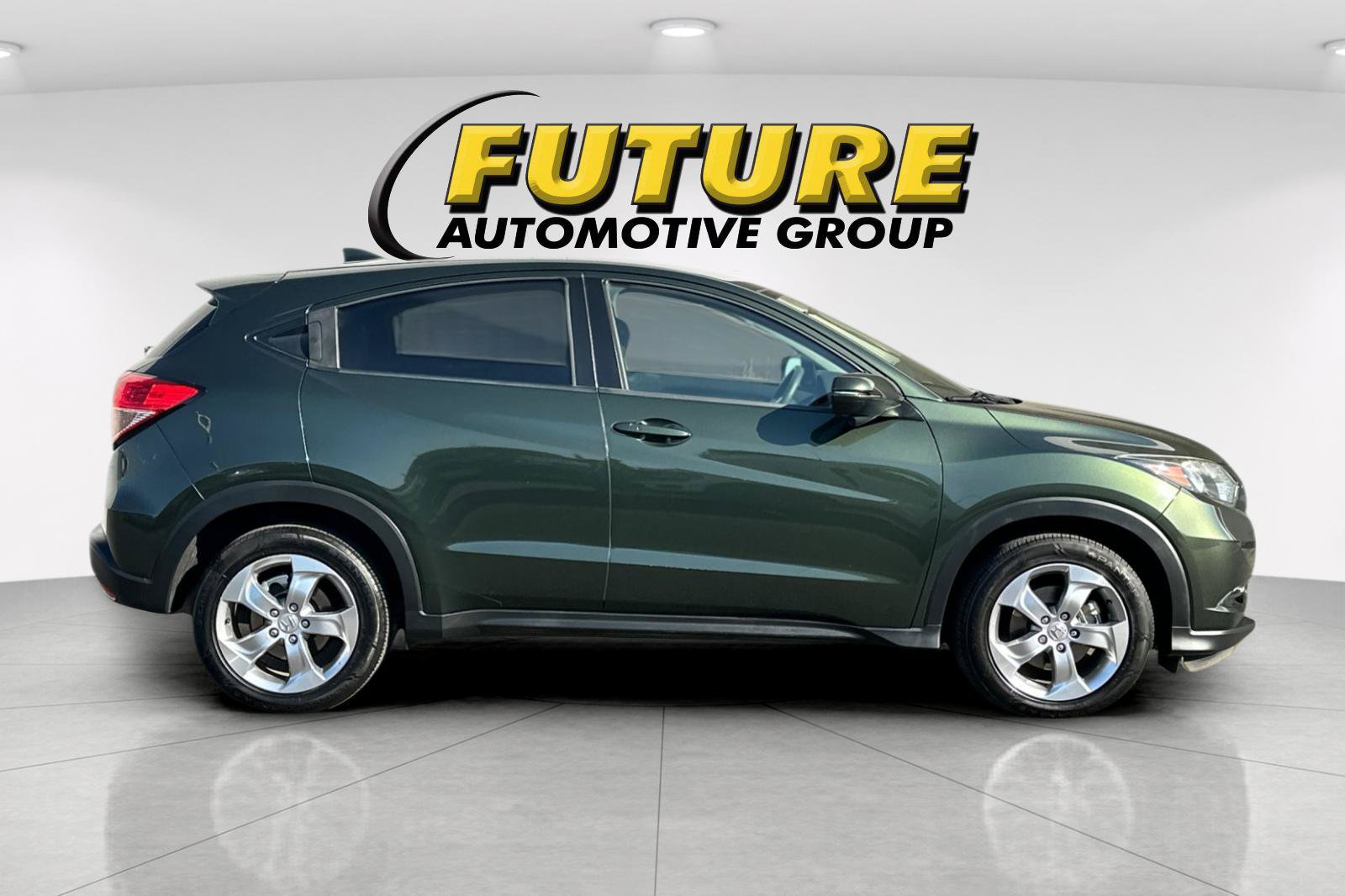 Used 2017 Honda HR-V EX image 2